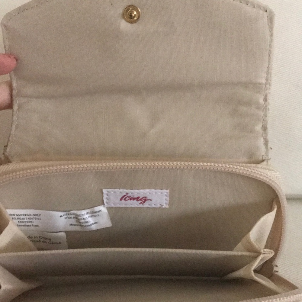 NWT wallet with gold bow - Picture 5 of 6